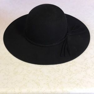 Black sun hat
